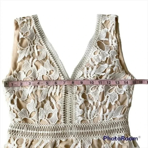 Romeo + Juliet Couture Double V Neck Midi Dress - Picture 7 of 14